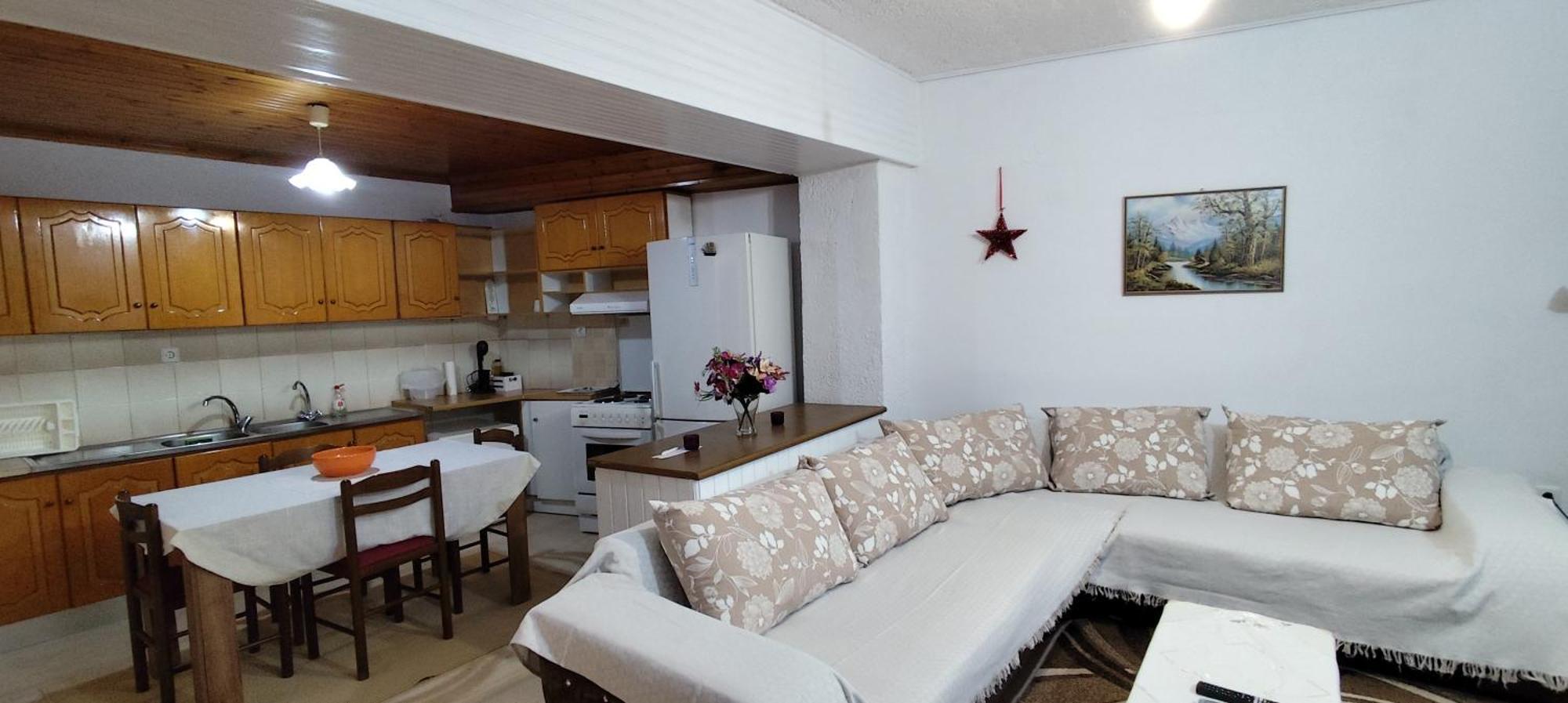 Ευρύχωρο Και Άνετο Διαμέρισμα Στην Ιτέα Joanna'S Apartment Kirra Exterior photo