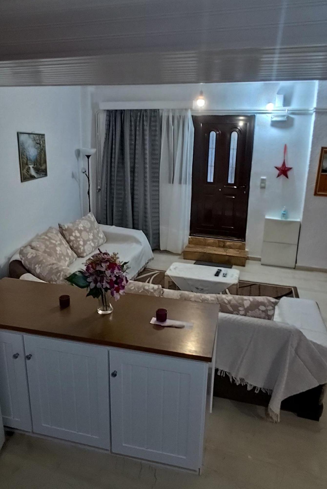 Ευρύχωρο Και Άνετο Διαμέρισμα Στην Ιτέα Joanna'S Apartment Kirra Exterior photo